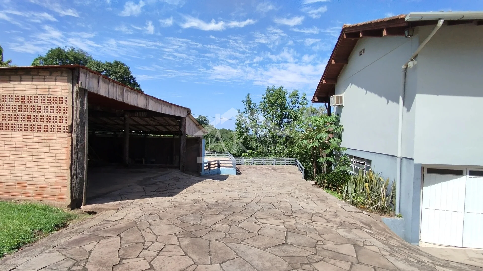Imagens do imóveis Casa arborizada com vista panorâmica à venda em Dois Irmãos, RS