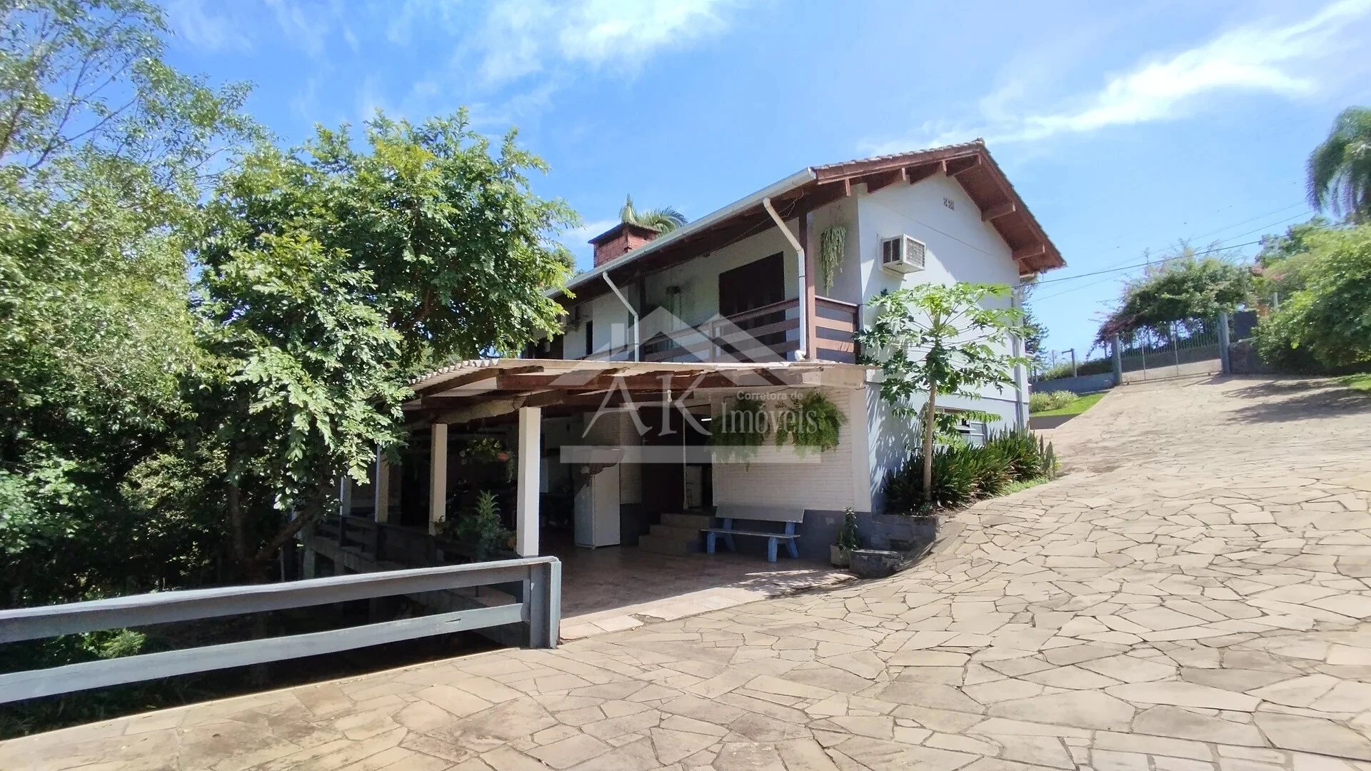 Imagens do imóveis Casa arborizada com vista panorâmica à venda em Dois Irmãos, RS