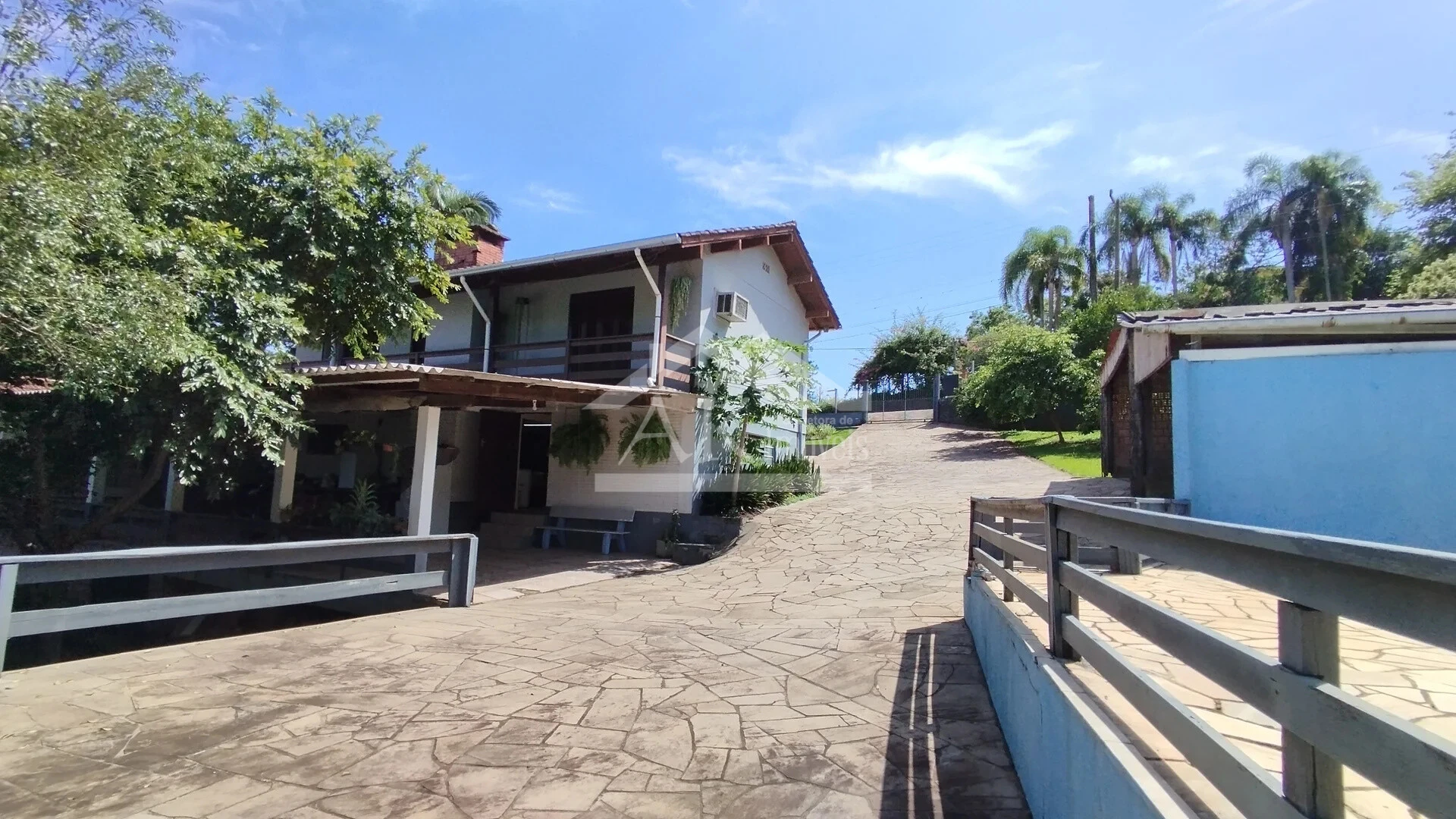 Imagens do imóveis Casa arborizada com vista panorâmica à venda em Dois Irmãos, RS