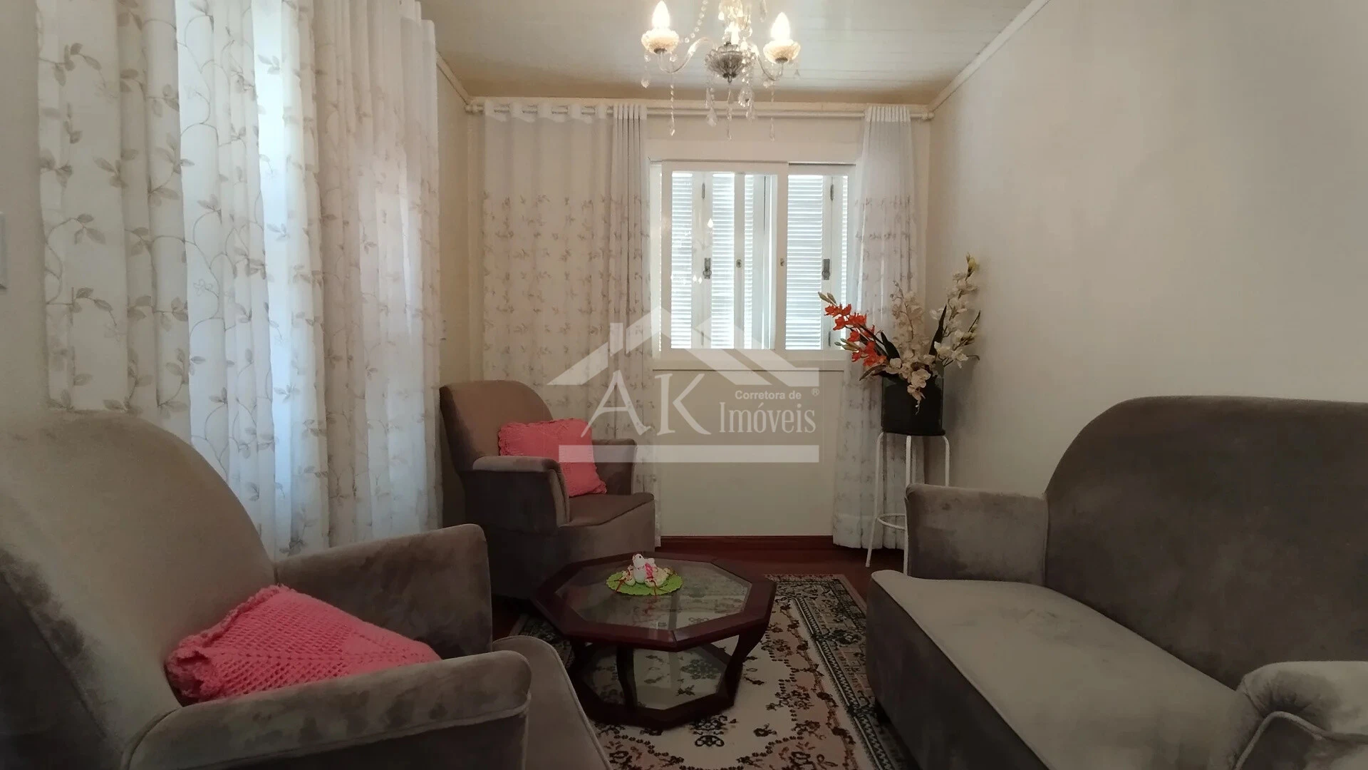 Imagens do imóveis Casa arborizada com vista panorâmica à venda em Dois Irmãos, RS