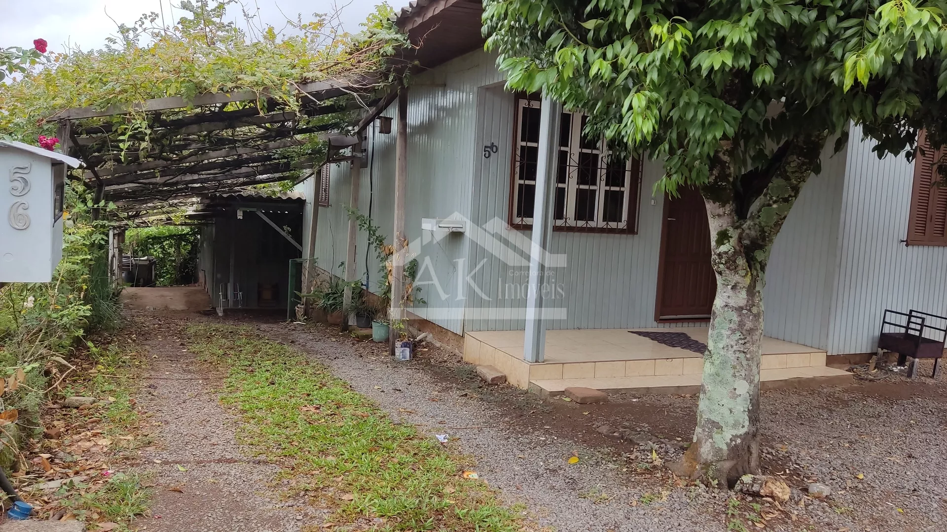 Duas casas edificadas no mesmo terreno, à venda em Picada Café na Serra Gaúcha