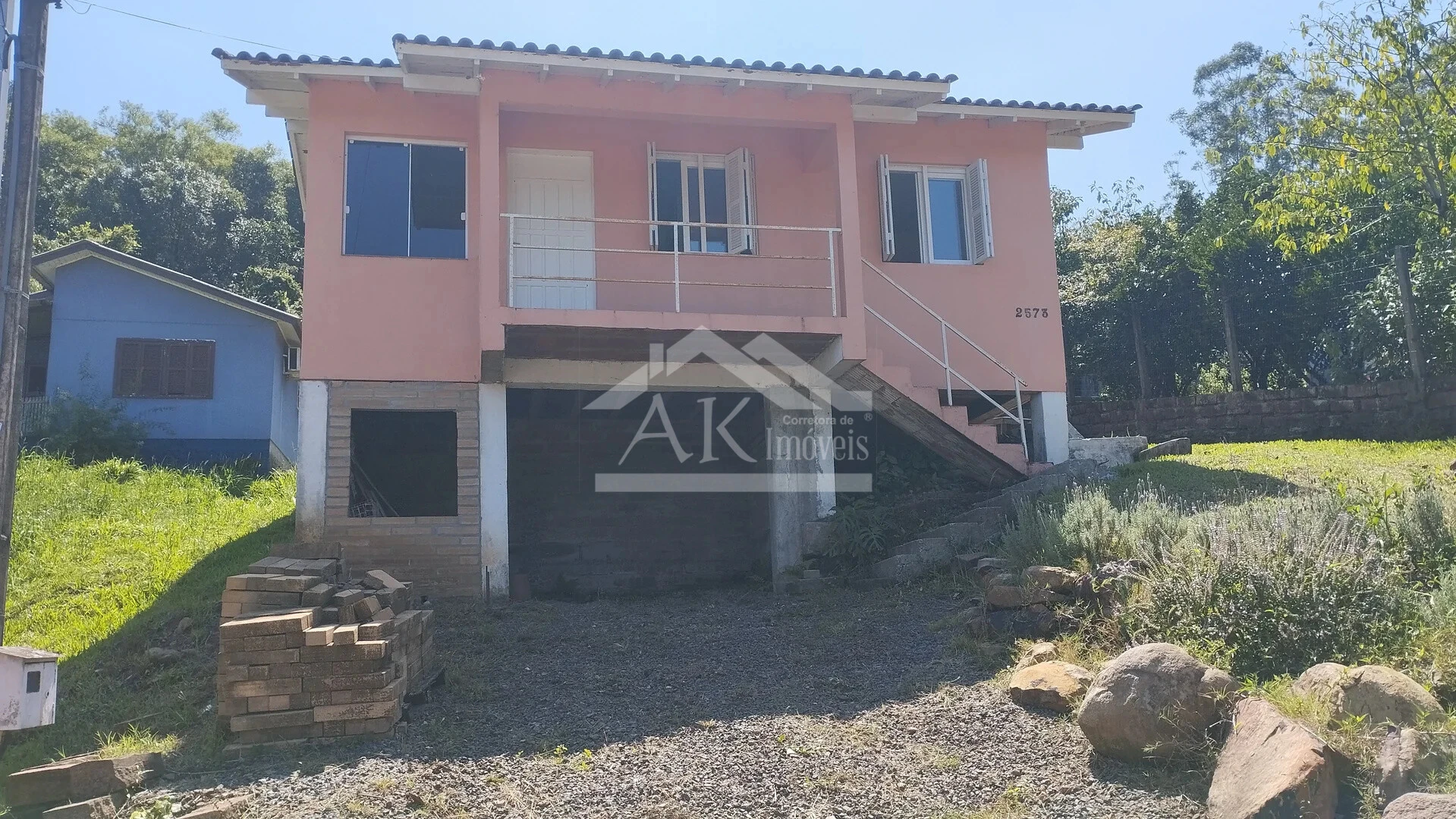 Casa com amplo terreno à venda no bairro Esperança em Picada Café na Serra Gaúcha