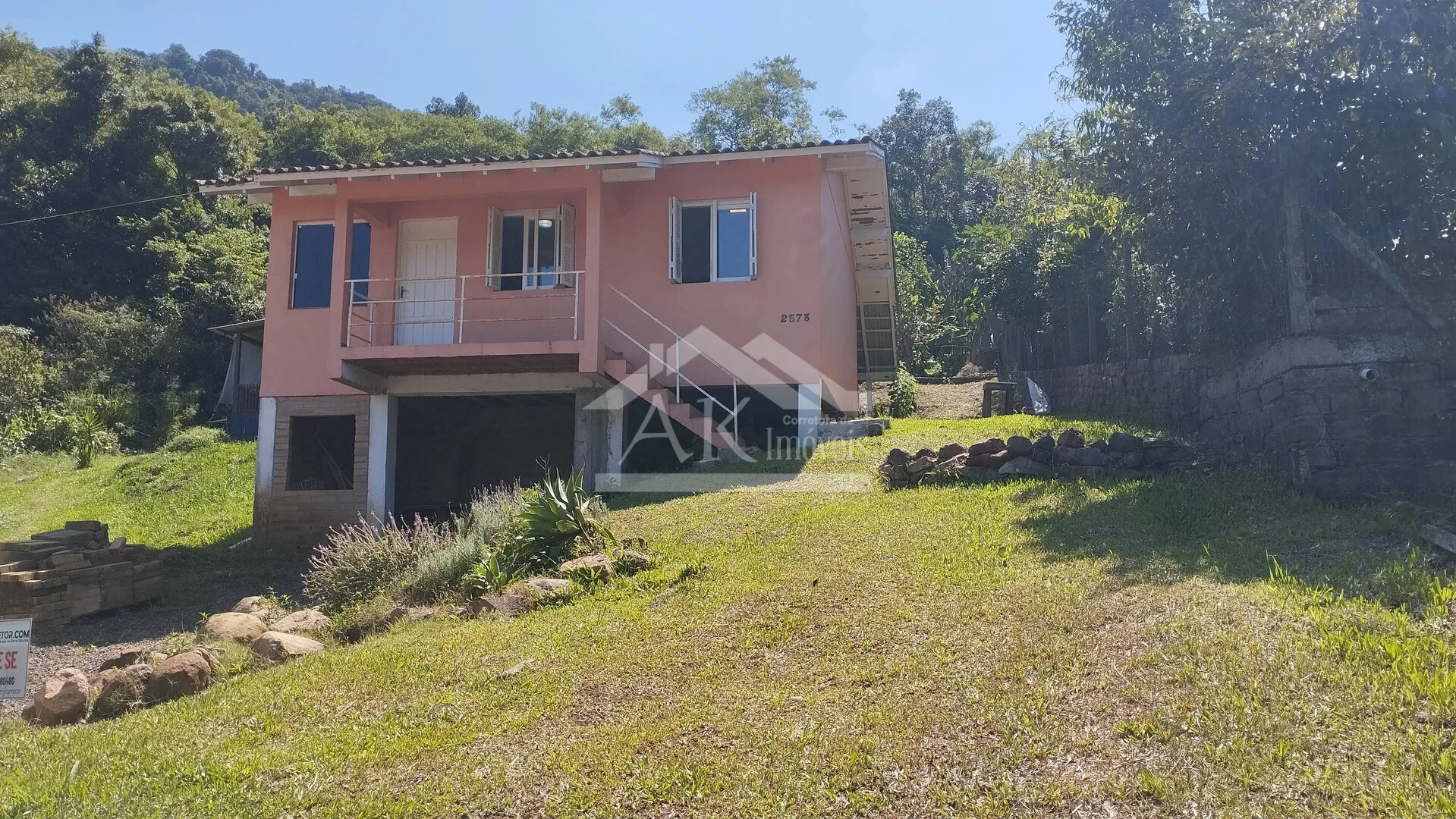 Casa com amplo terreno à venda no bairro Esperança em Picada Café na Serra Gaúcha