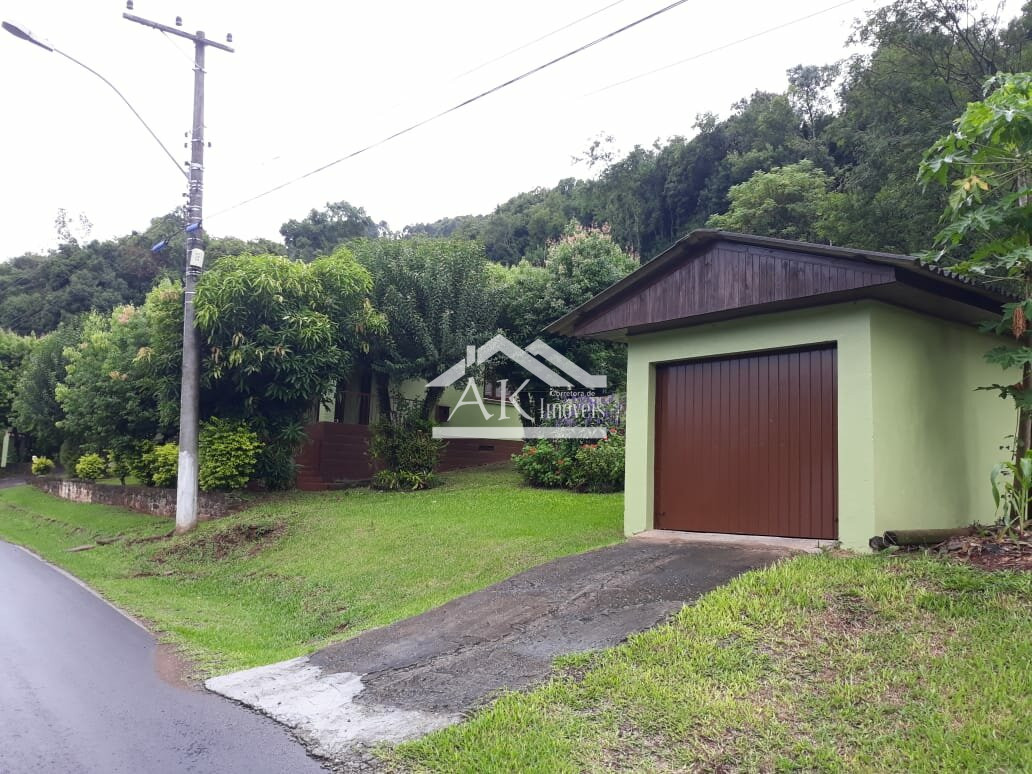 Duas casas em amplo terreno à venda em Picada Café, na Serra Gaúcha.