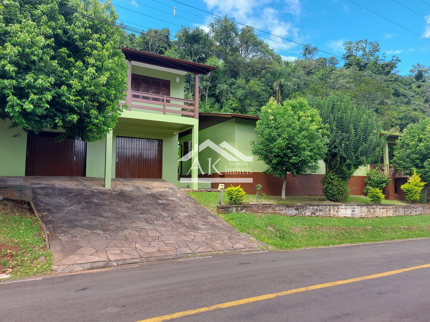 Duas casas em amplo terreno à venda em Picada Café, na Serra Gaúcha.