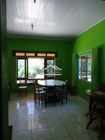 Prédio comercial à venda às margens da BR 116 em Picada Café, na Serra Gaúcha