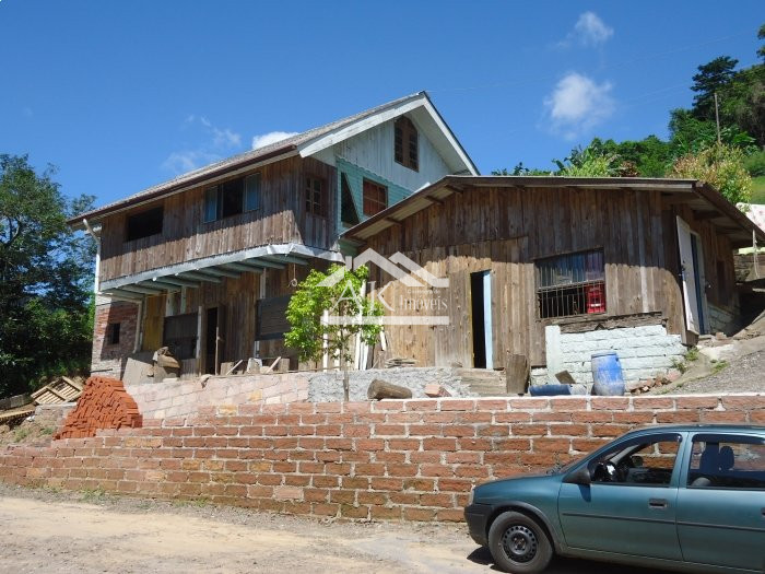 Prédio comercial à venda às margens da BR 116 em Picada Café, na Serra Gaúcha
