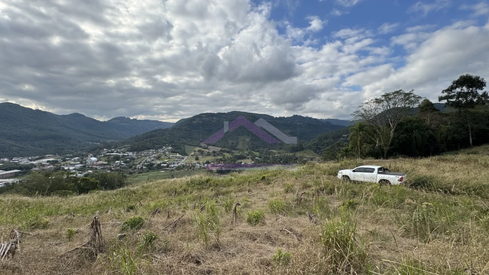 Área de terra com vista e açude à venda em Picada Café na Serra Gaúcha