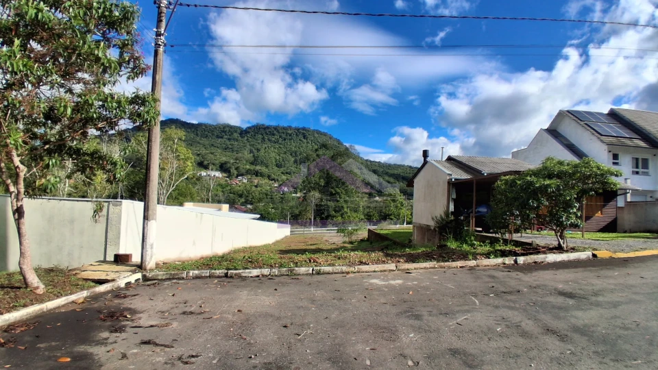 Terreno à venda no Centro de Picada Café, na Serra Gaúcha