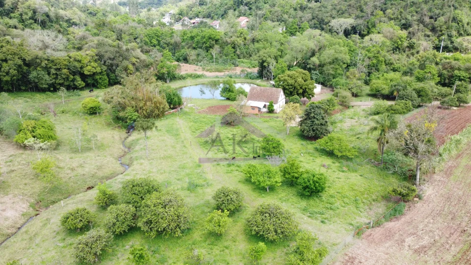 Sítio com riacho e casa enxaimel à venda em Picada Café na Serra Gaúcha