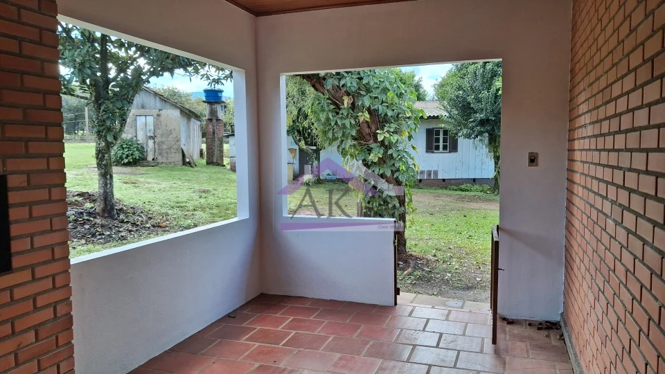 Casa com 3 quartos para locação, localizada as margens da BR-116, em Picada Café, na Serra Gaúcha