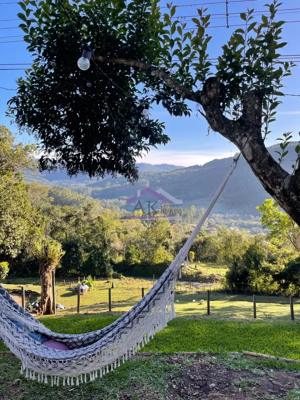 Imagens do imóveis Excelente sítio com casa enxaimel e açude à venda em Picada Café na Serra Gaúcha