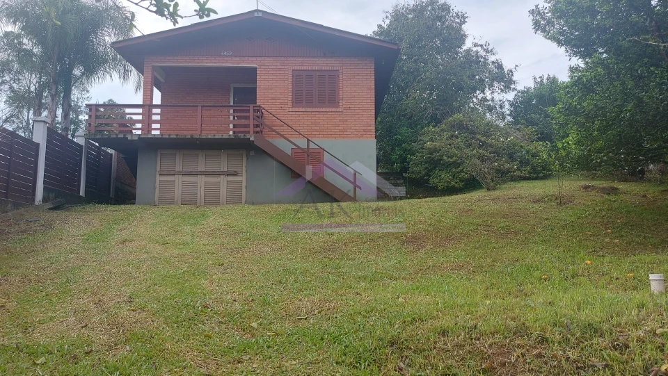 Casa com 3 quartos para locação, localizada as margens da BR-116, em Picada Café, na Serra Gaúcha