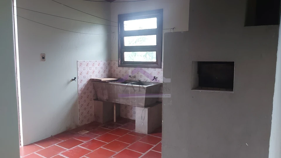 Casa com 3 quartos para locação, localizada as margens da BR-116, em Picada Café, na Serra Gaúcha
