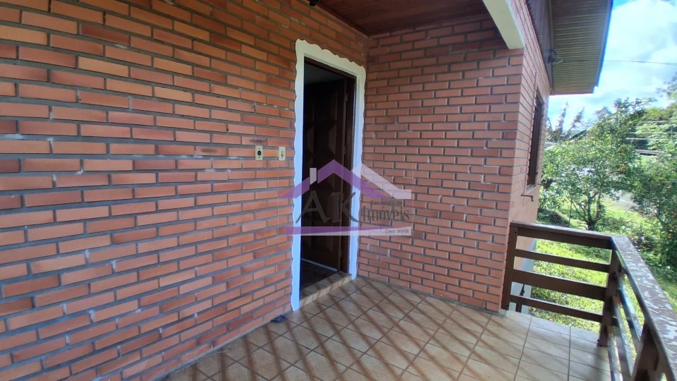 Casa com 3 quartos para locação, localizada as margens da BR-116, em Picada Café, na Serra Gaúcha