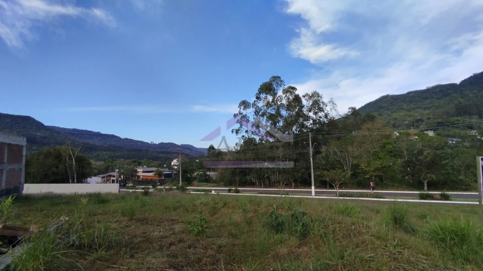 Imagens do imóveis Amplo terreno de esquina à venda no centro da cidade de Picada Café na Serra Gaúcha