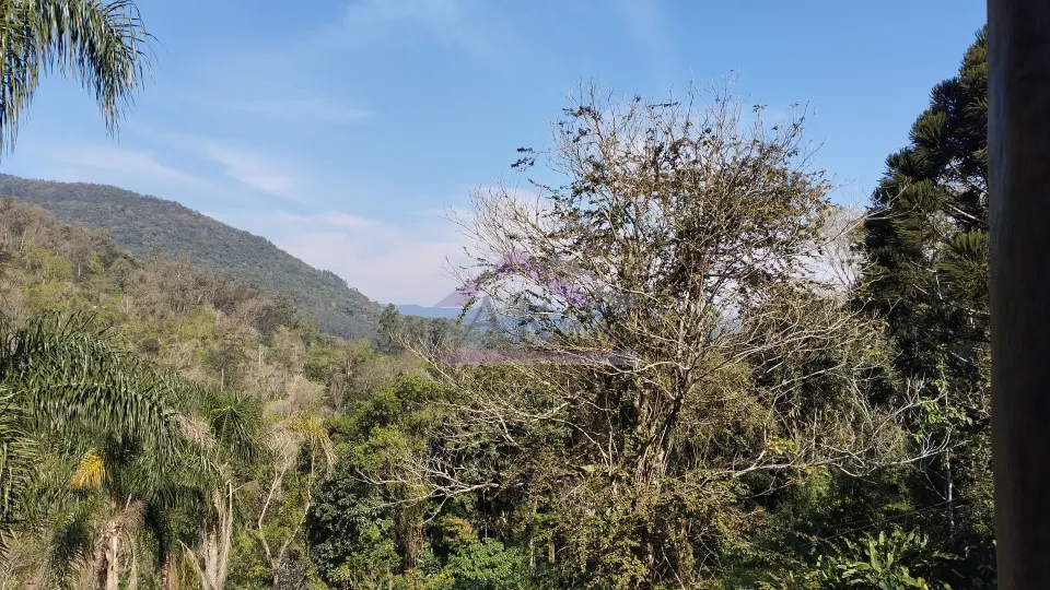 Sítio com riacho e casa enxaimel à venda em Picada Café na Serra Gaúcha