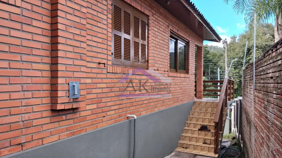 Casa com 3 quartos para locação, localizada as margens da BR-116, em Picada Café, na Serra Gaúcha