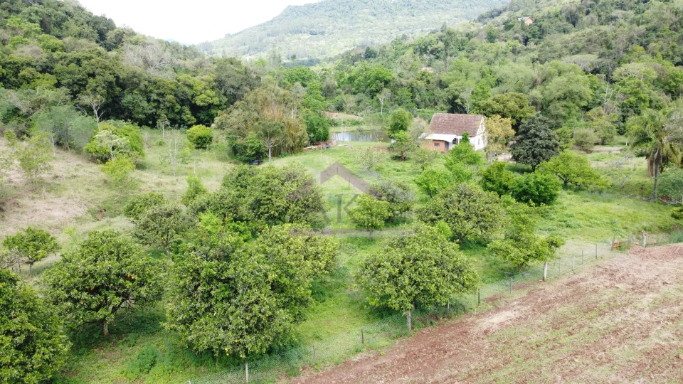 Sítio com riacho e casa enxaimel à venda em Picada Café na Serra Gaúcha