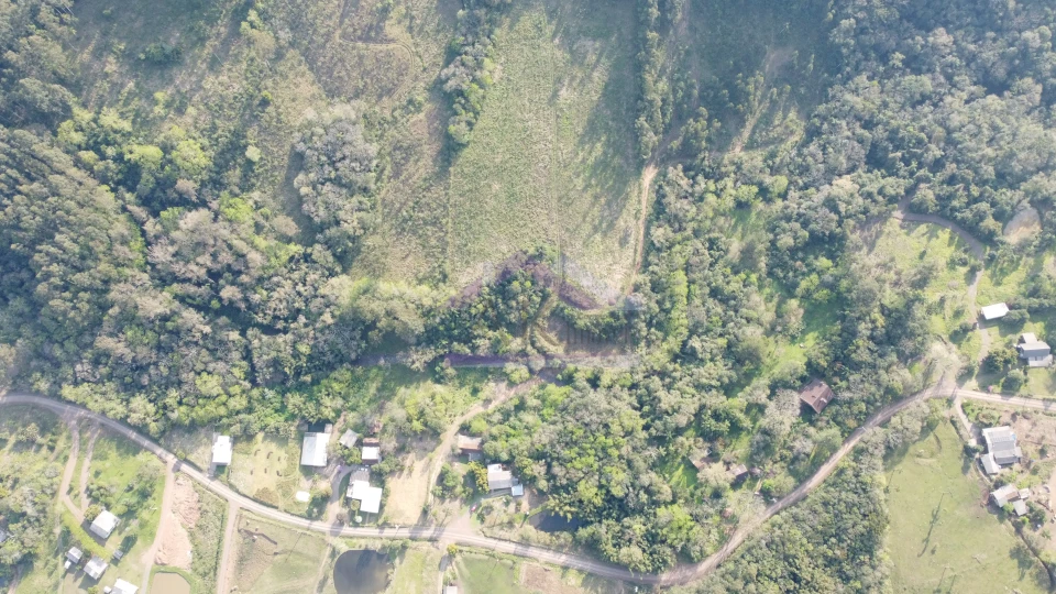 Área de terra com riacho e açude à venda em Picada Café na Serra Gaúcha