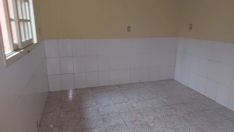 Sobrado com dois quartos localizado no Bairro Joaneta