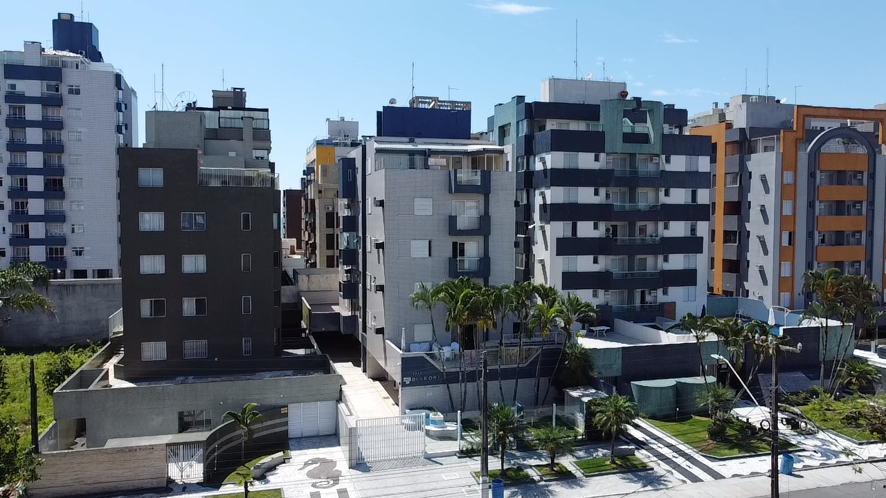 APARTAMENTO UMA QUADRA DO MAR