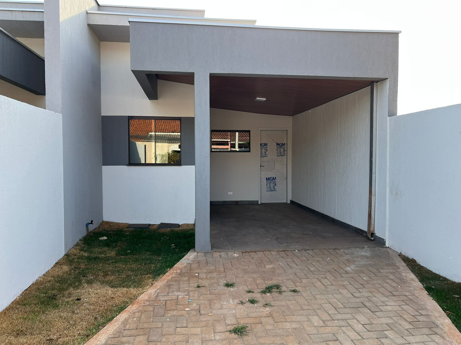 LONDRINA - CASA ASSOBRADADA