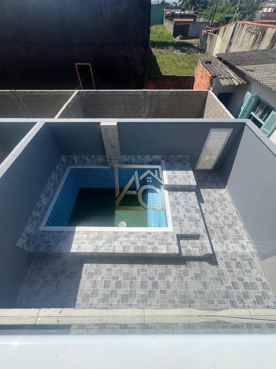 Imagens do imóveis sobrado com piscina – lado praia – itanhaém