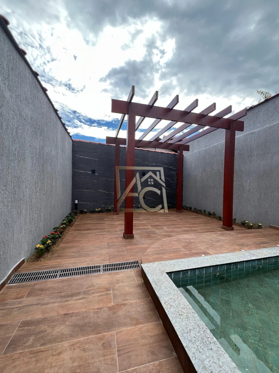 Imagens do imóveis casa com piscina – lado praia – 5 vagas