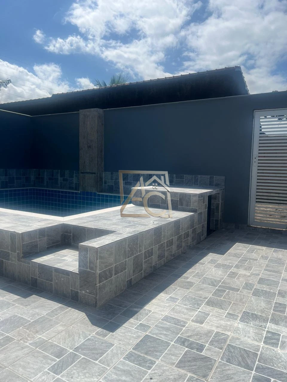 Imagens do imóveis sobrado com piscina – lado praia – itanhaém