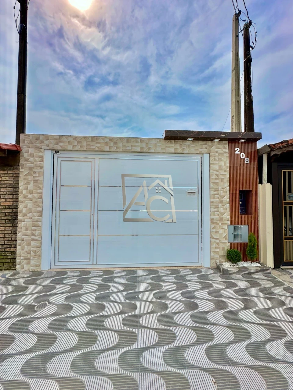 Imagens do imóveis Casa à Venda no Caiçara – Praia Grande/SP | 2 Dormitórios | Piscina | 2 Vagas