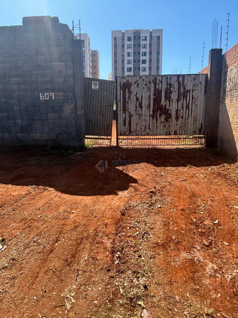 Ótimo terreno na Vila Brasil com 565,50m²