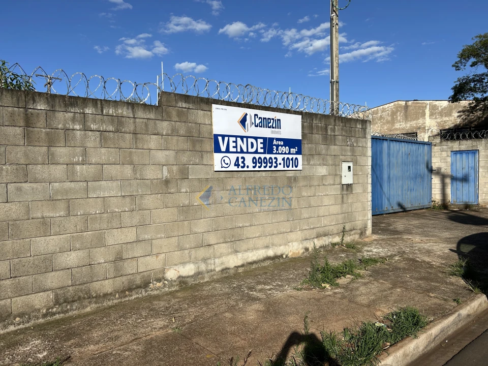 Terreno ZC-3 para venda no alto da Avenida Inglaterra