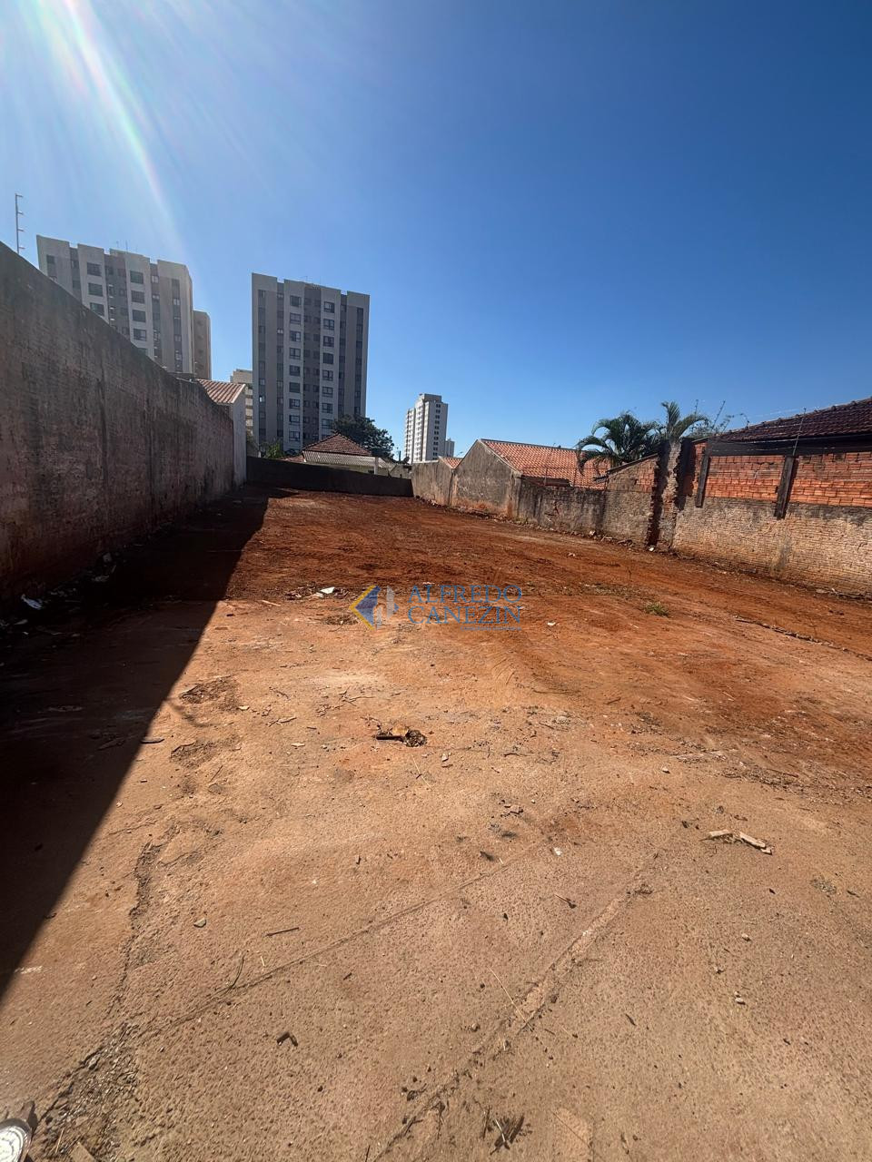 Ótimo terreno na Vila Brasil com 565,50m²