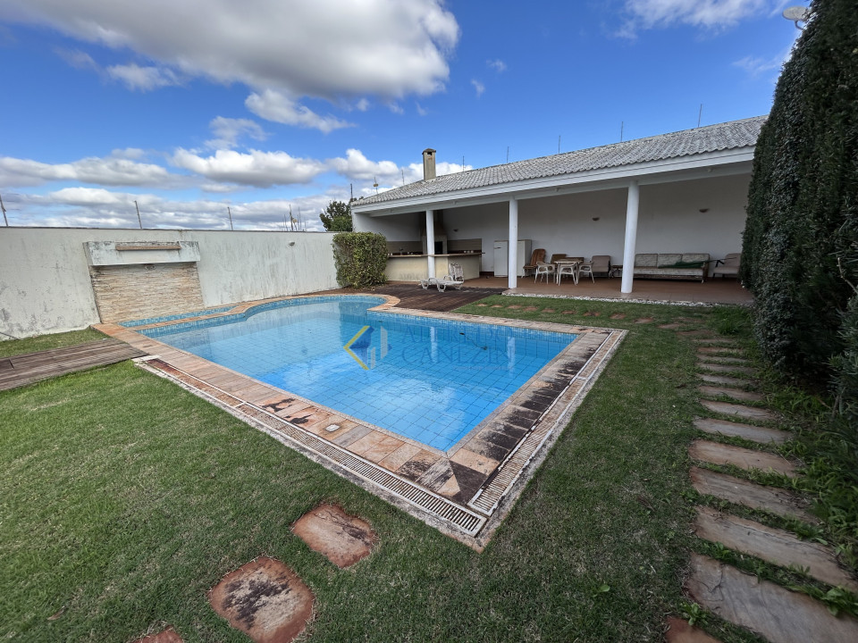 Excelente casa térrea no Jd. Itatiaia para venda