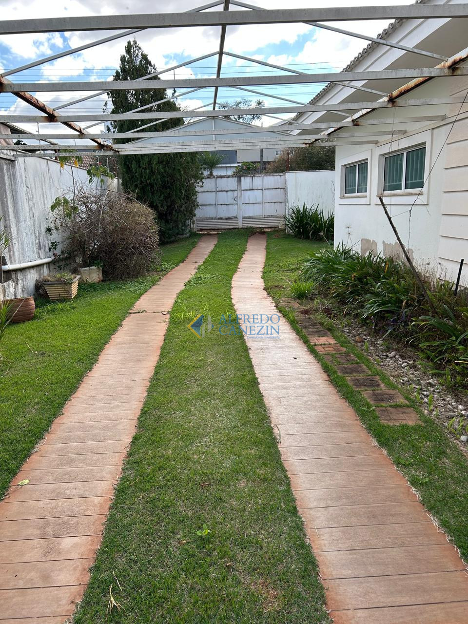 Excelente casa térrea no Jd. Itatiaia para venda