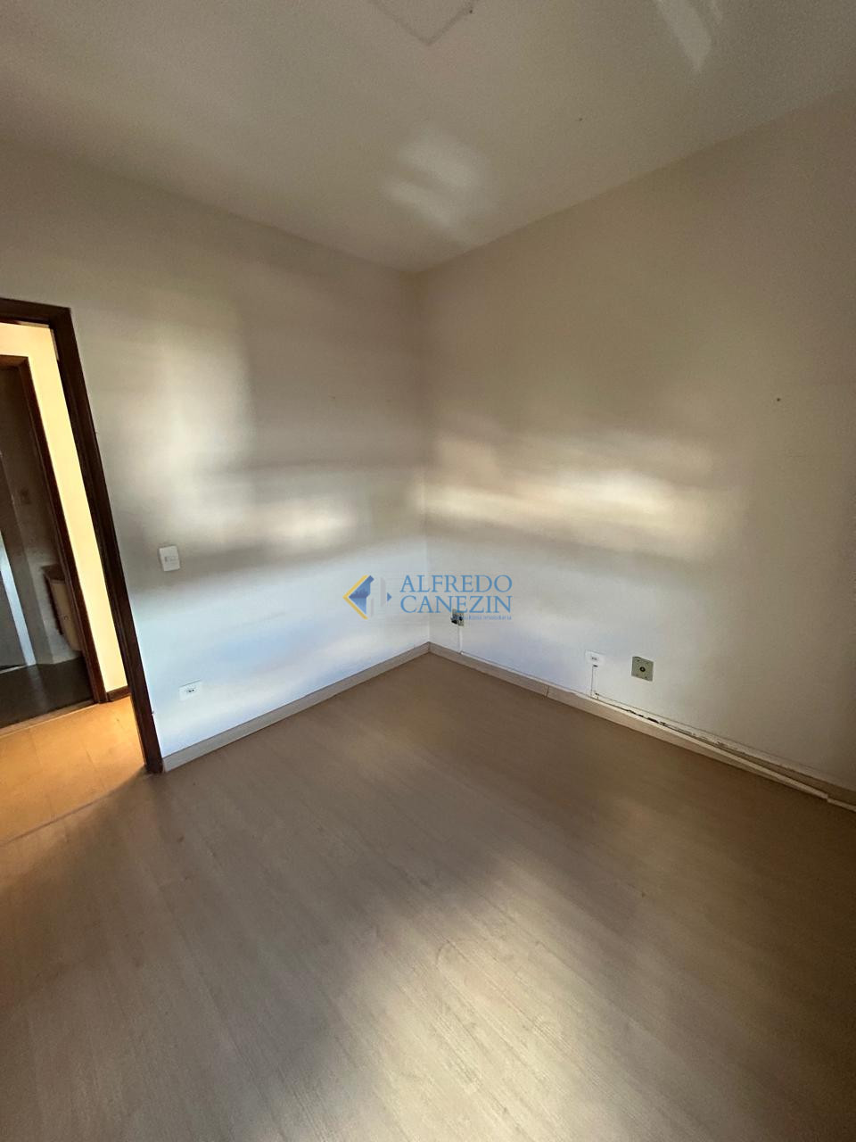 Apartamento à venda ao lado do INSS no Jardim Shangri-lá em Londrina
