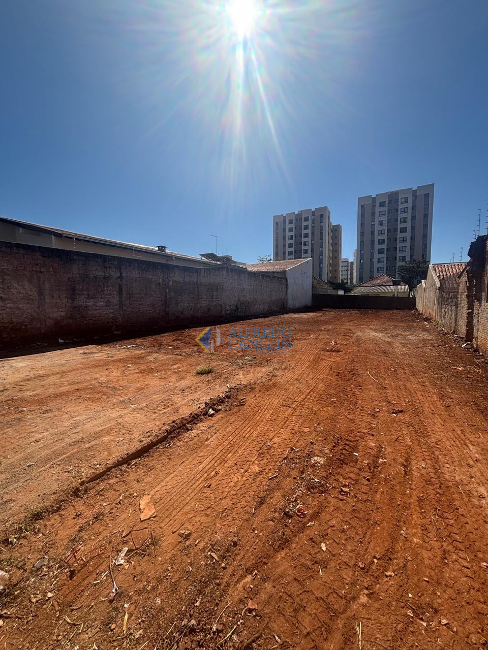 Ótimo terreno na Vila Brasil com 565,50m²