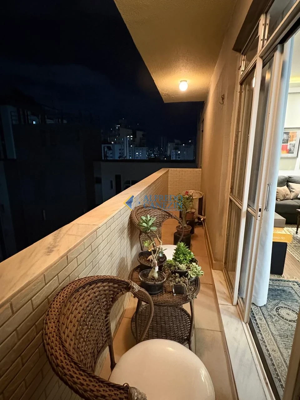 Apartamento Totalmente Reformado no Centro de Londrina – Edifício Costa Azul