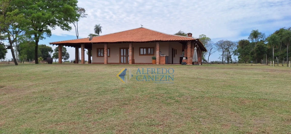 Fazenda em Tapira/PR com 247 alqueires, plantando 172 alq, beira do Rio Ivaí