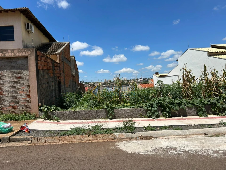 Ótimo terreno no Jd. Império do Sol com 13m de frente