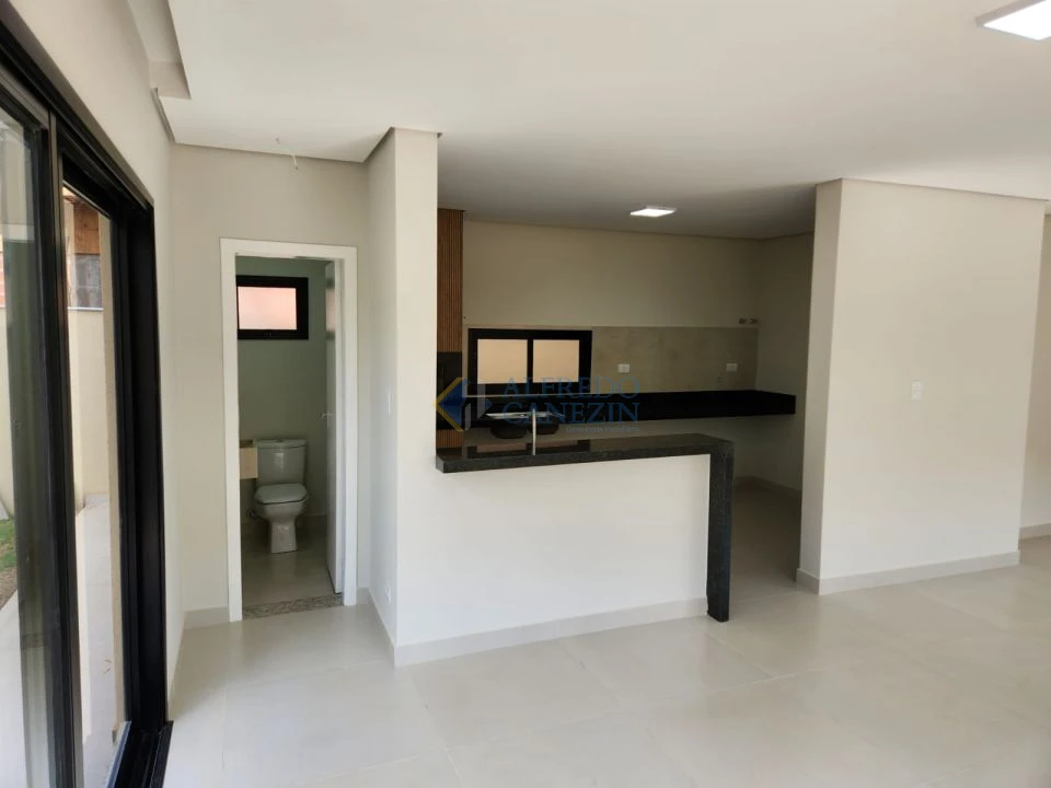 Lindo sobrado à venda no Condomínio Tangará/Parque Tauá