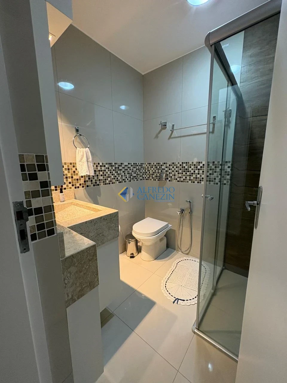 Apartamento Totalmente Reformado no Centro de Londrina – Edifício Costa Azul