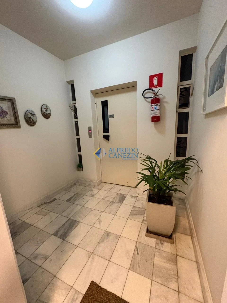 Apartamento Totalmente Reformado no Centro de Londrina – Edifício Costa Azul