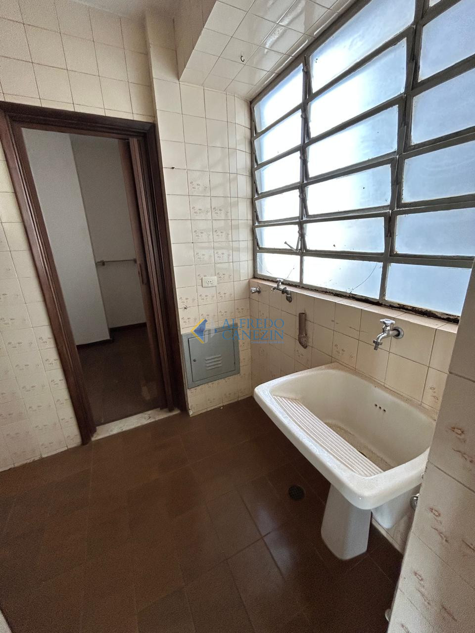 Apartamento à venda ao lado do INSS no Jardim Shangri-lá em Londrina