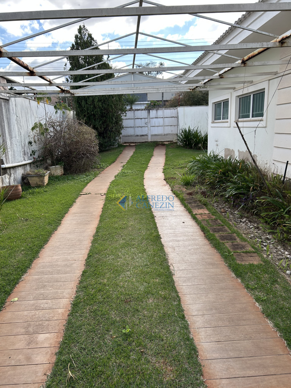 Excelente casa térrea no Jd. Itatiaia para venda
