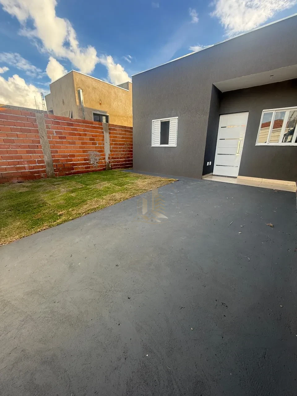 CASA TERRENO EM CONSTRUÇÃO