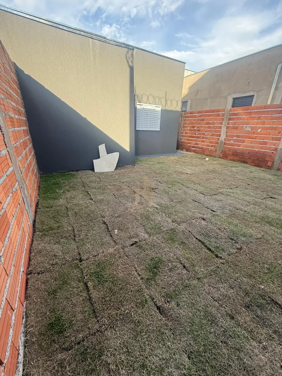 CASA TERRENO EM CONSTRUÇÃO