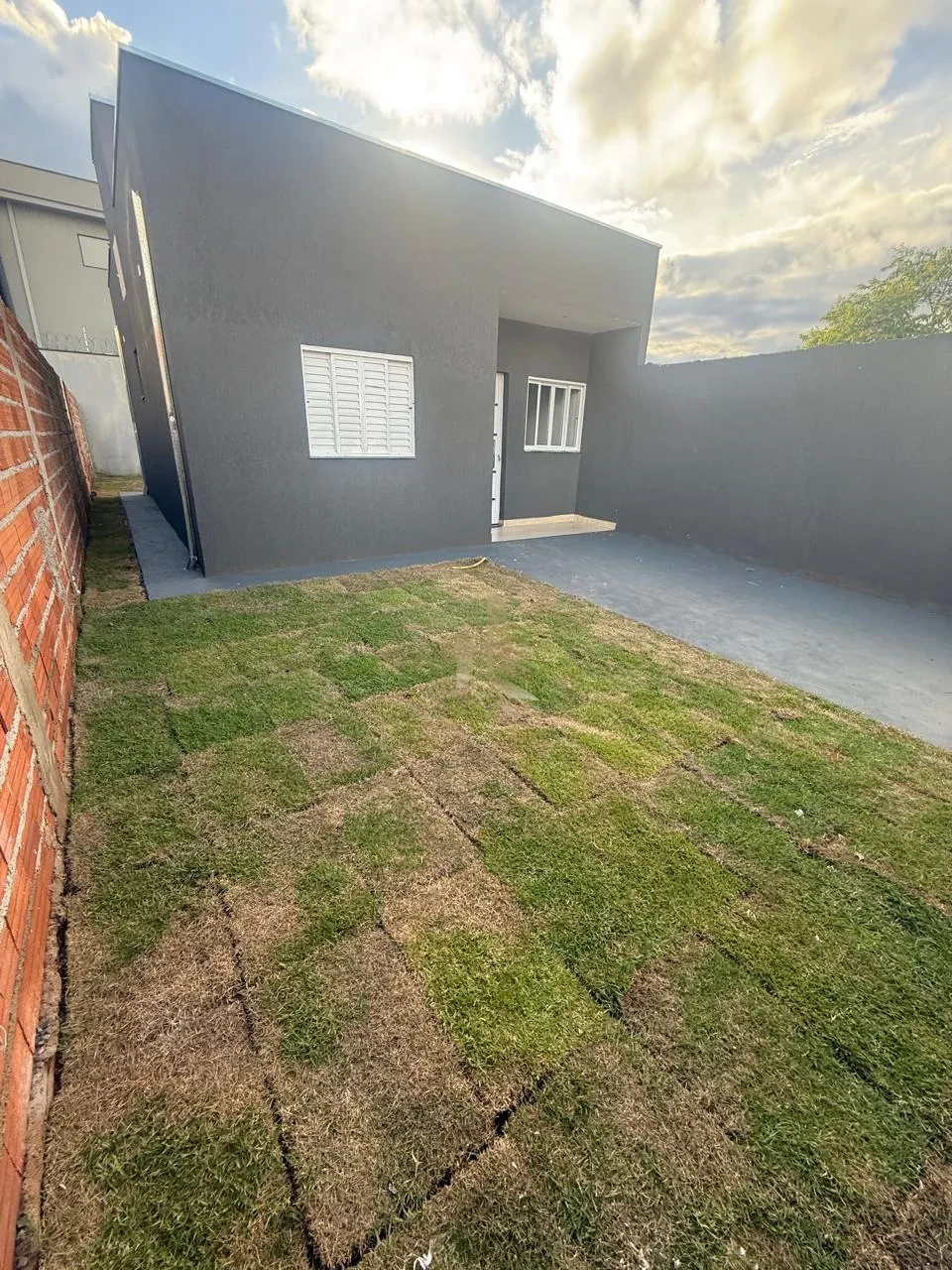 CASA TERRENO EM CONSTRUÇÃO