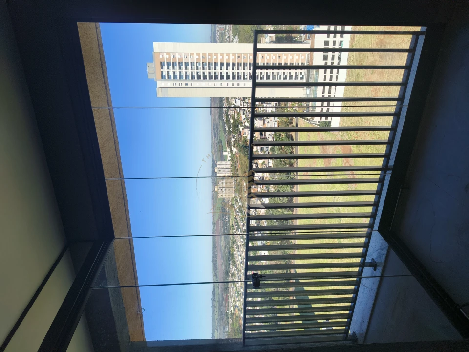 Apartamento (3 dormitorios na Quinta da primavera)